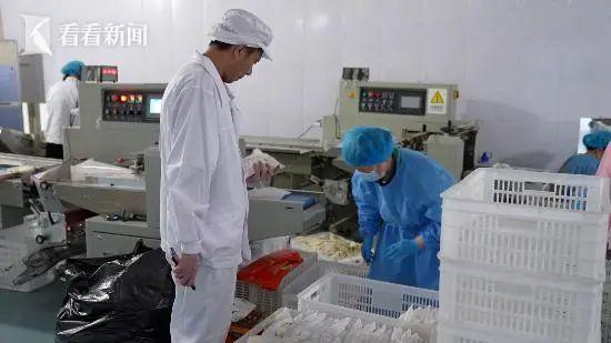 淄博烧烤小饼遭疯抢 老板忙到暴瘦20斤播
