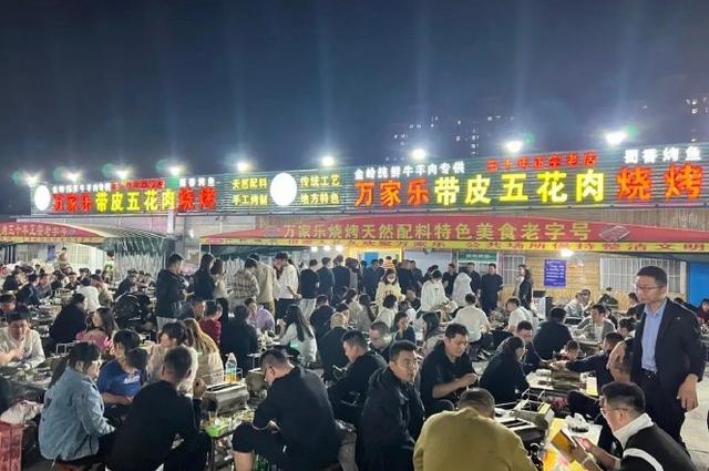 淄博烧烤“火出圈”，老板暴瘦20斤，被拐儿童家人赴现场扩散信息