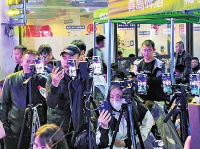 满城尽带烧烤味，淄博火出圈 记者现场探访当下最真实的淄博