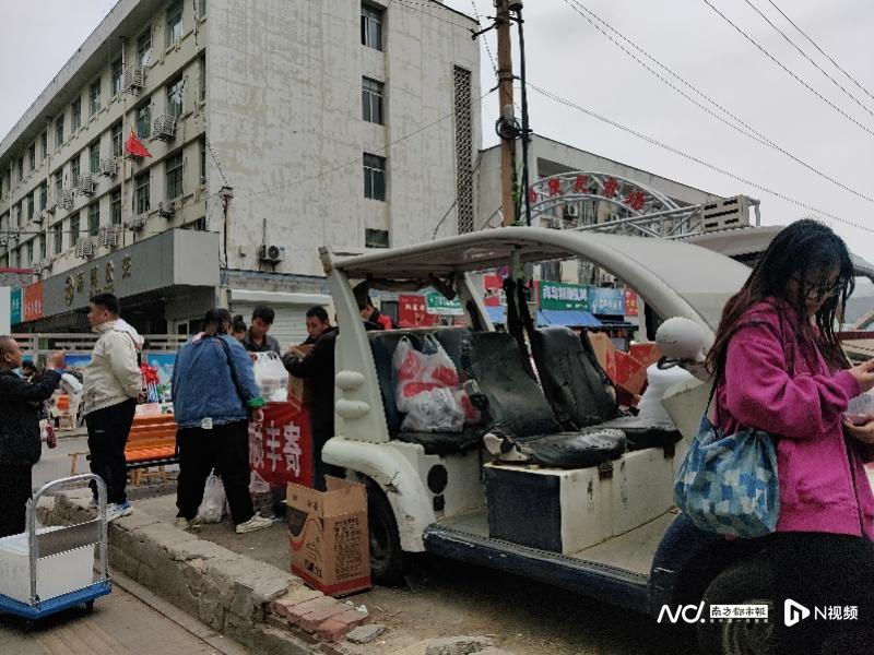 实探淄博：烧烤排队4小时现代排收费服务，当地呼吁五一错峰