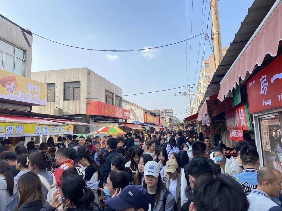 12万人涌入淄博，烧烤师傅工资上