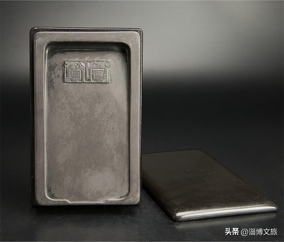 “淄石可与端歙相上下”。有着2000多年历史的中国名砚淄砚，被誉为冠名砚之首